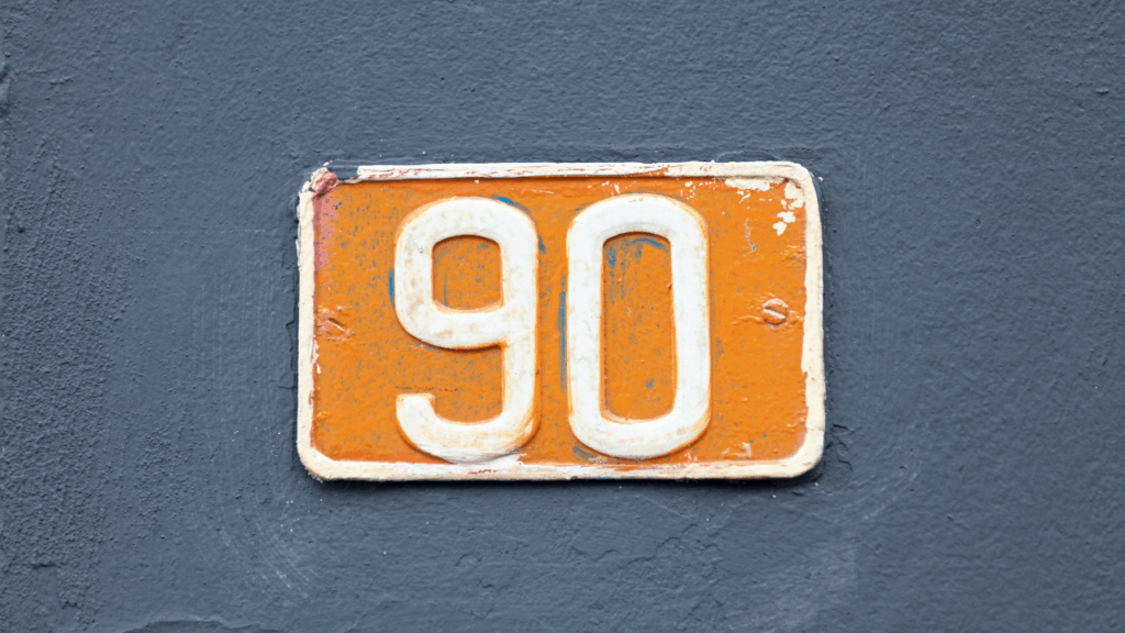 Obrazek przedstawia tablicę z liczbą 90